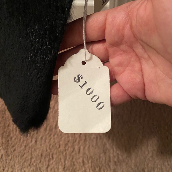 Henig furs vest. NWT. - Picture 3 of 4